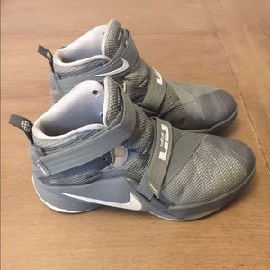 Lebron youth basketball shoes